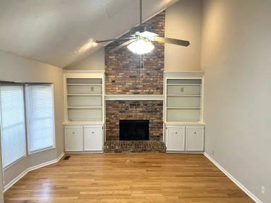 Main picture of 122 N Springs Ct