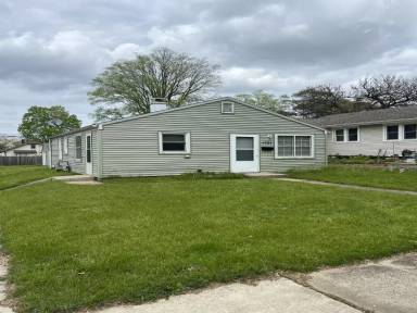 Main picture of 1701 E Donald St
