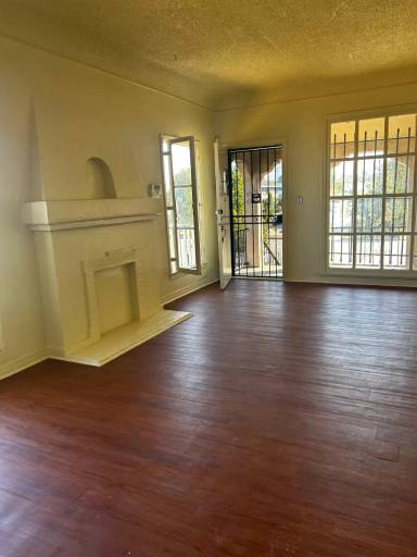 Main picture of 1755 S La Brea Ave