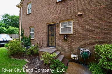 Main picture of 256 Lombardy Pl