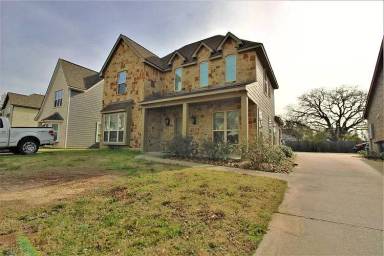Main picture of 104 Richards St