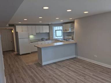 Main picture of 3345 N Seminary Ave