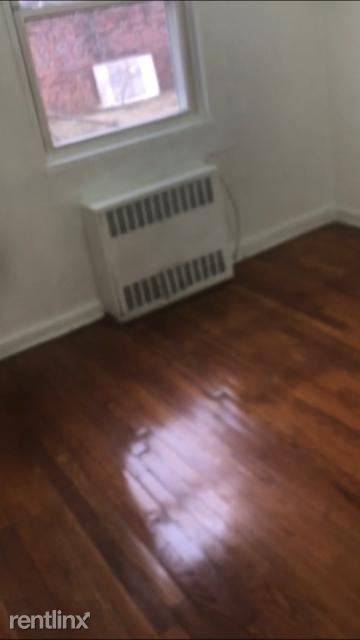 Main picture of 964 E 100th St