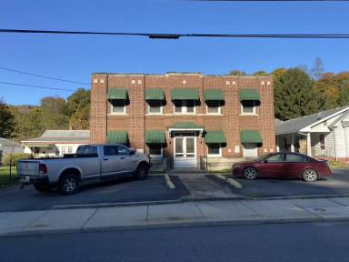 Main picture of 121 Main St