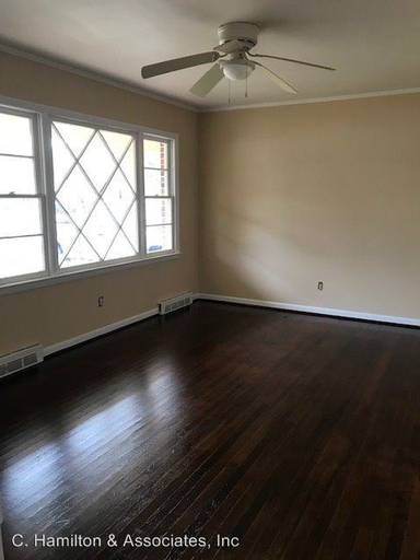 Main picture of 1033 College Station Rd