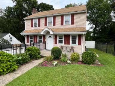 Main picture of 49 Nichols Ave