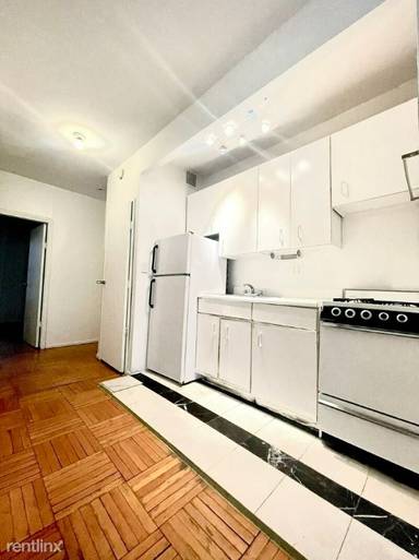 Main picture of 366 W 52nd St