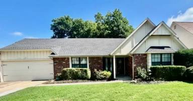 Main picture of 2320 W Jackson St