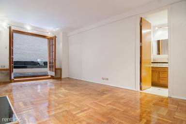 Main picture of 6 W 87th St