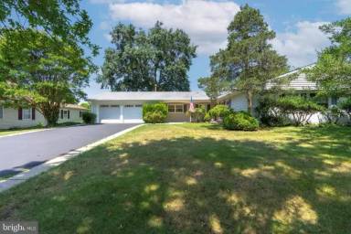 Main picture of 44 Country Club Rd