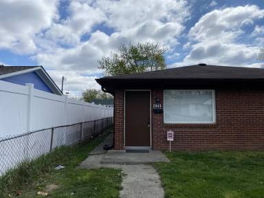 Main picture of 2001 N Rochester Ave