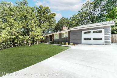 Main picture of 1148 N Oak Dr