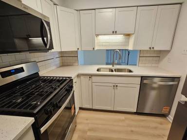 Main picture of 1049 S Main St