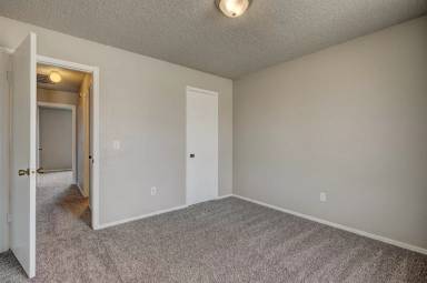 Main picture of 624 N Robin Way