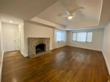 Main picture of 710 E 92nd St