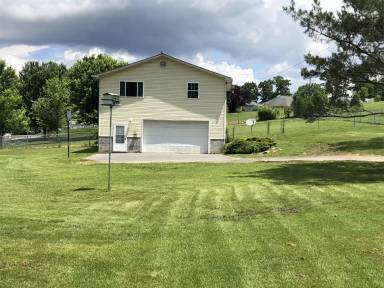 Main picture of 384 S Sandbranch Rd