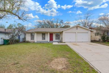 Main picture of 213 Royal Dr