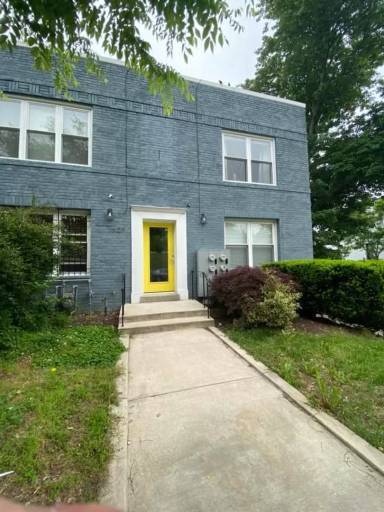 Main picture of 1627 Holbrook St NE