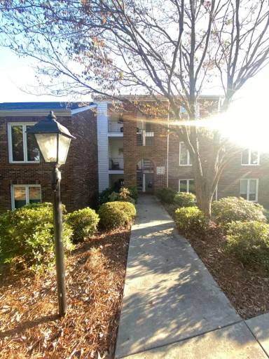 Main picture of 105 Northshore Ct