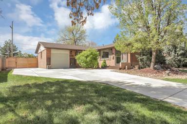 Main picture of 320 W 1st Ave