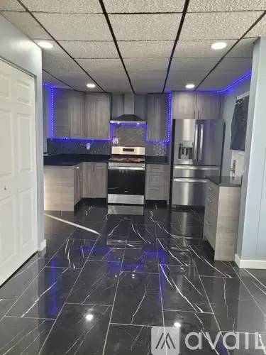 Main picture of 2717 W Peterson Ave