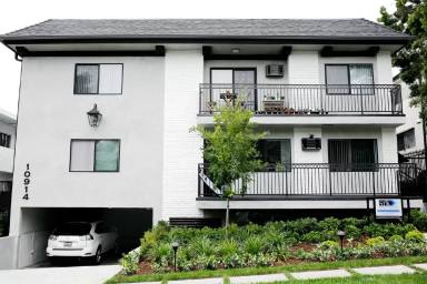 Main picture of 10914 Rose Ave