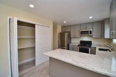 Main picture of 40232 Blanchard St