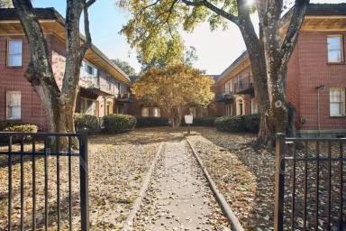 Main picture of Eighth St Apartments