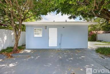 Main picture of 1352 NW 32nd St