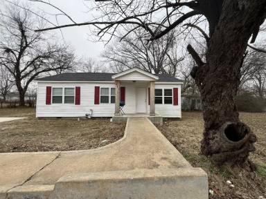 Main picture of 415 Carver Ave