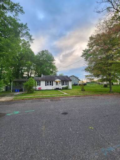 Main picture of 116 Lakewood Ave