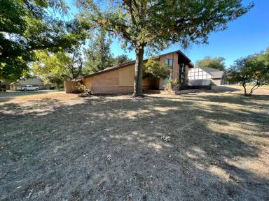 Main picture of 2701 Redbird Ln