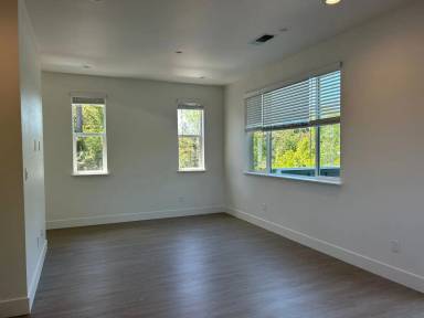 Main picture of 2076 Landen Ln