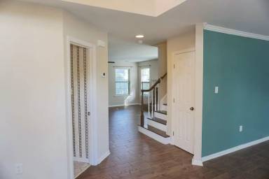 Main picture of 16 Ballastone Ct