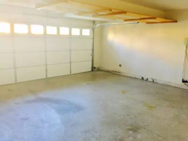 Main picture of 2 Walnut Dr