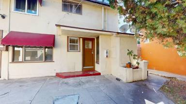 Main picture of 1700 E Glenoaks Blvd