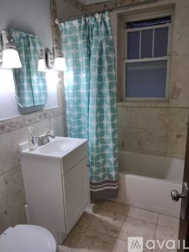 Main picture of 539 W Addison St