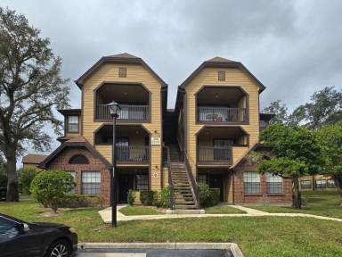 Main picture of 300 Lakepointe Dr