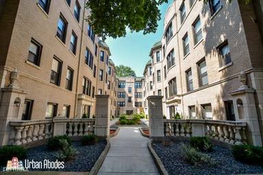 Main picture of 4034 N Ashland Ave