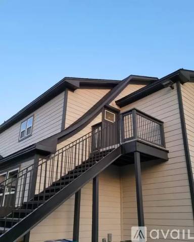 Main picture of 647 Hammond Ave