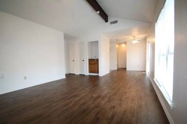 Main picture of 6813 S Creek Dr
