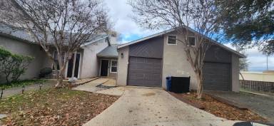 Main picture of 8710 Stream Cir