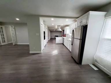 Main picture of 144 E Lincoln Rd