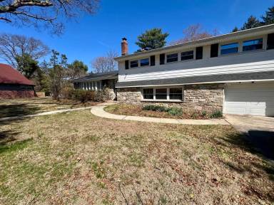 Main picture of 303 Hedgerow Ln