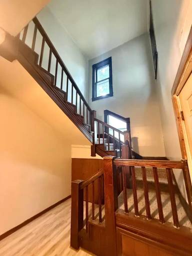 Main picture of 301 E Memorial Dr