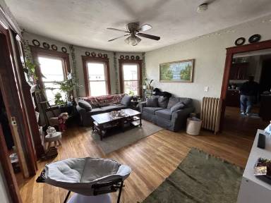 Main picture of 49 Beaver St