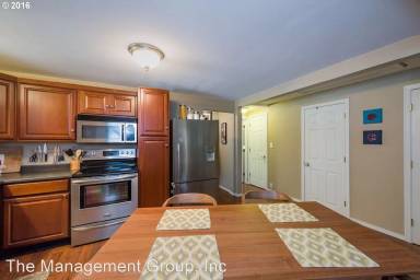 Main picture of 2318 E 16th St
