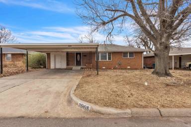 Main picture of 2008 Maple Dr