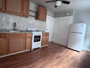 Main picture of 5235 Woodland Ave