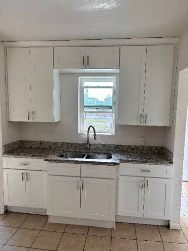 Main picture of 110 W Alameda St